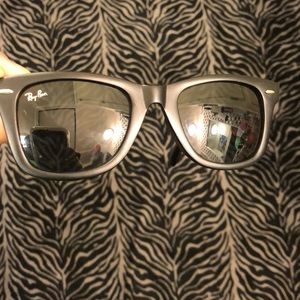 Black rimmed Ray Bans